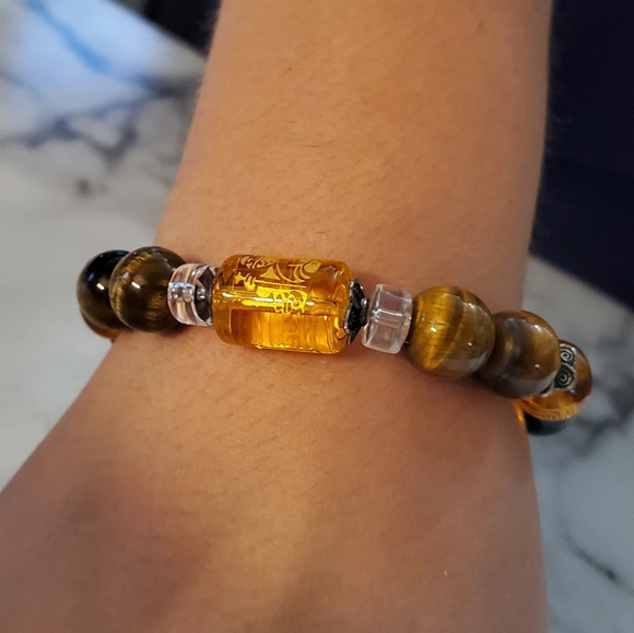 Tiger Eye God Of Wealth Stretch Bracelet - Picture 2 of 13